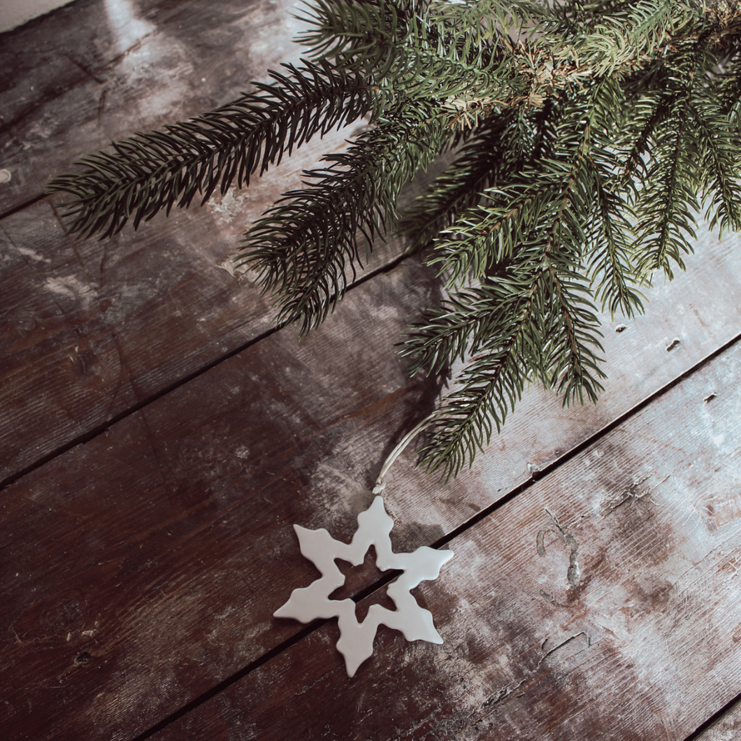 Porcelain Hanger-Outline Snowflake