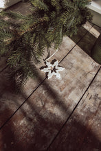 Porcelain Hanger-Outline Snowflake