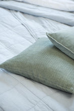 Vintage Quilt Bedspread - Blue